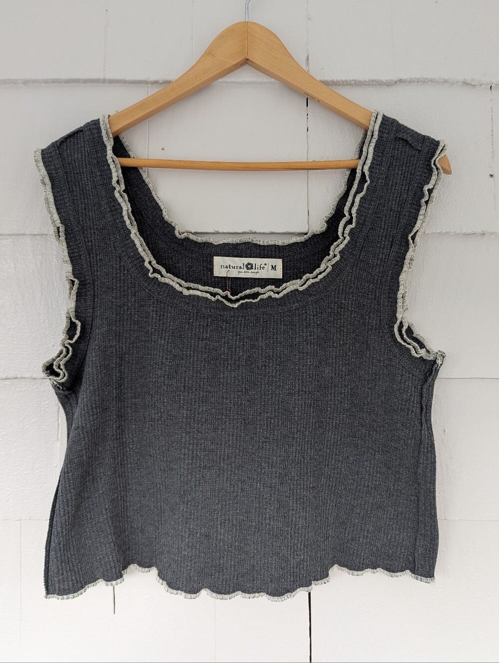 NWT Natural Life Gray Ruffle Edge Cropped Tank Top Size Medium